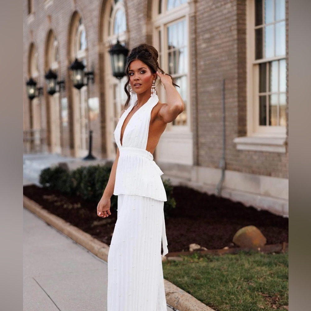 Elegant White Wide Leg Jumpsuit - Picture 10 of 10